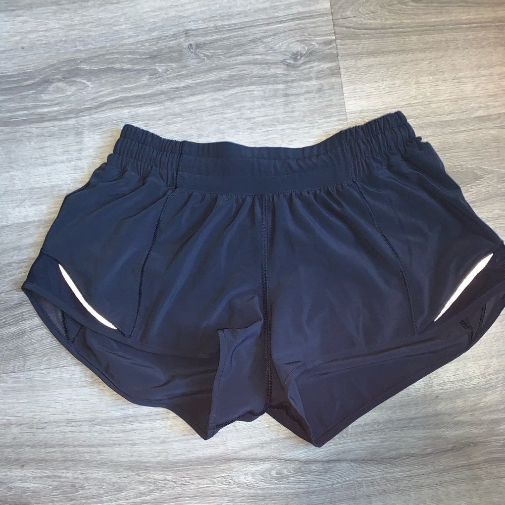 Lululemon Hotty hot short II *2.5”